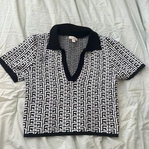 Collar sweater black and white